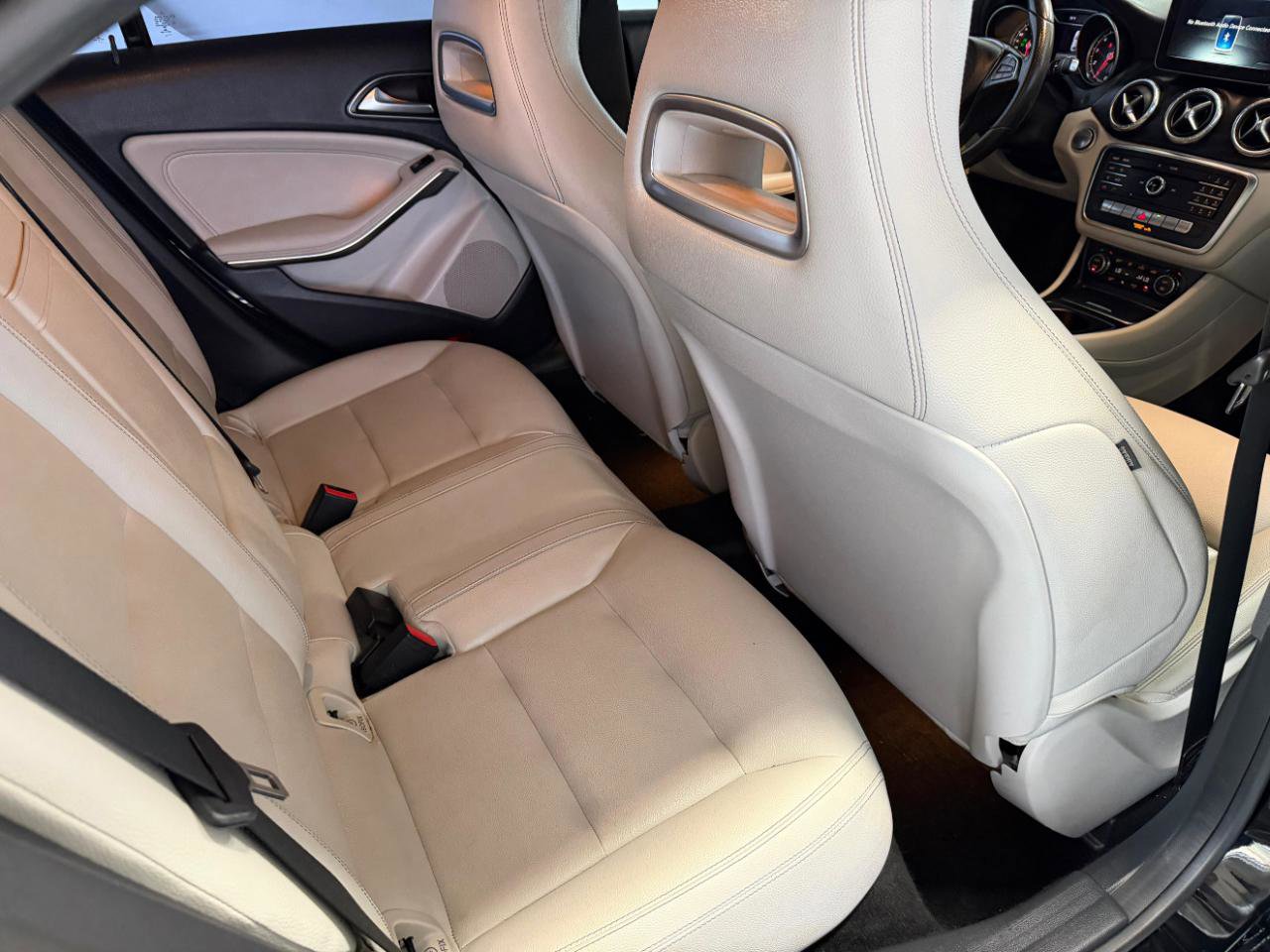 Used 2018 Mercedes-Benz CLA 250 4MATIC image 24