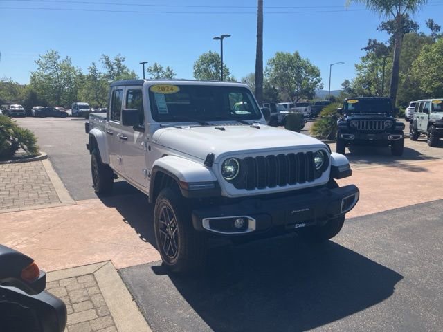 Used 2024 Jeep Gladiator Sport image 5