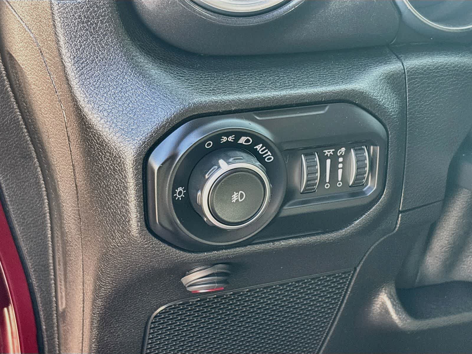 Used 2021 Jeep Wrangler Unlimited Sahara AWD/4WD image 10