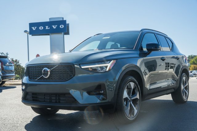 New 2026 Volvo XC40 B5 Plus w/ Climate Package AWD/4WD image 3