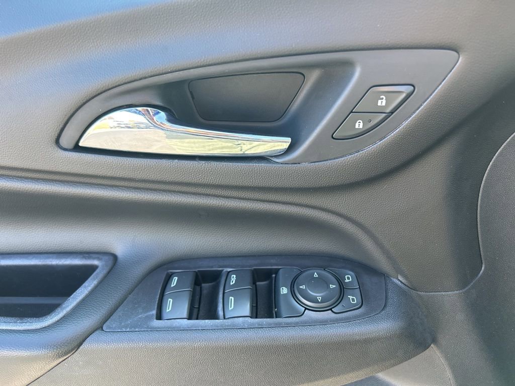 Used 2020 Chevrolet Equinox LT image 18