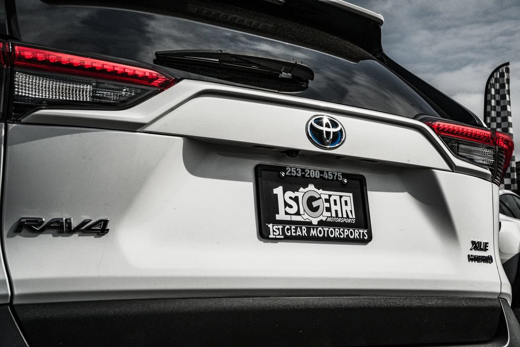 Used 2021 Toyota RAV4 XLE w/ XLE Grade Weather Package AWD/4WD image 12