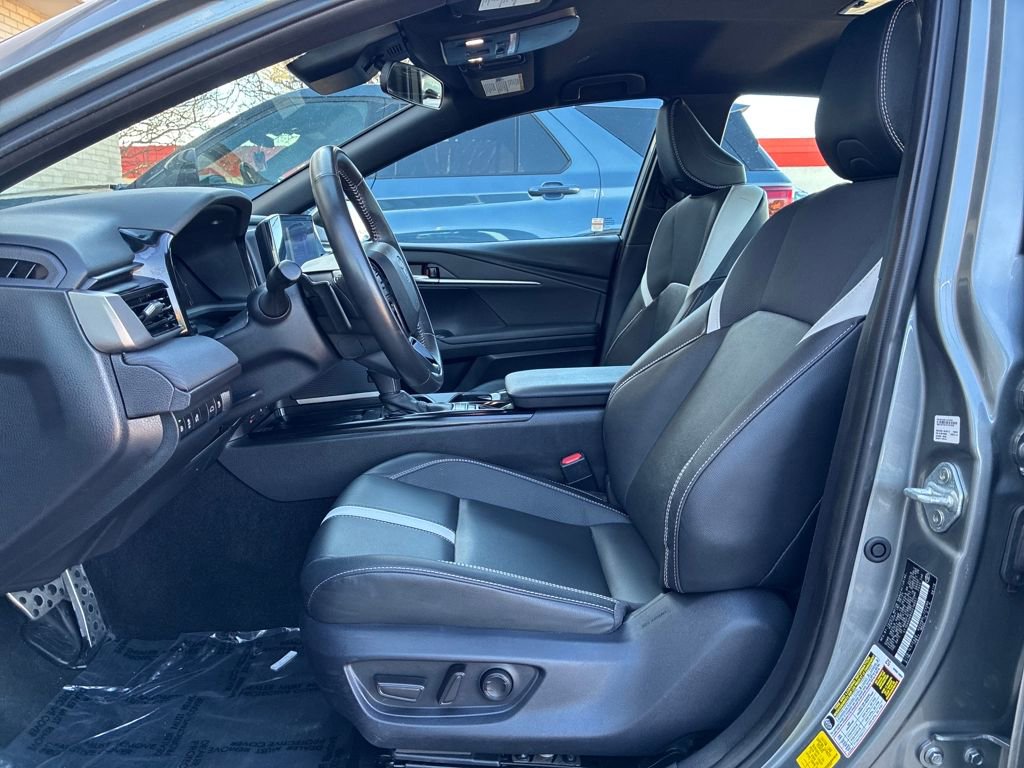 Used 2025 Toyota Camry SE image 9