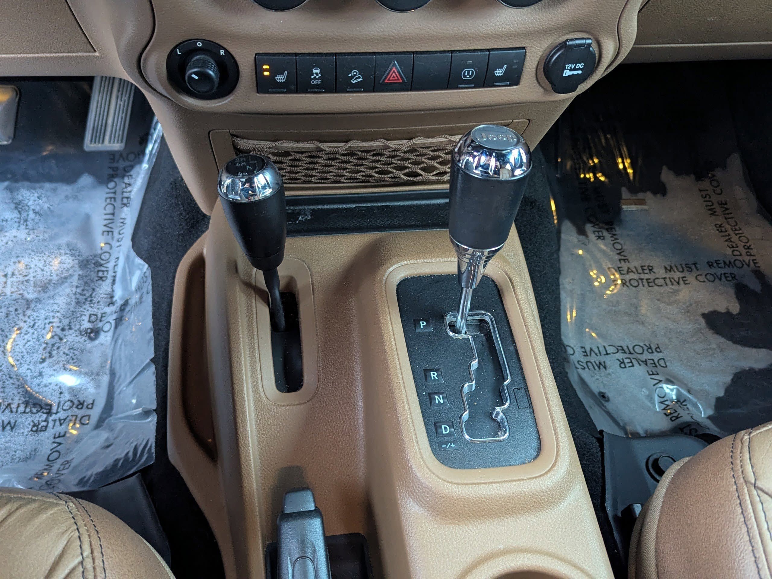 Used 2018 Jeep Wrangler Unlimited Sahara w/ Connectivity Group AWD/4WD image 22