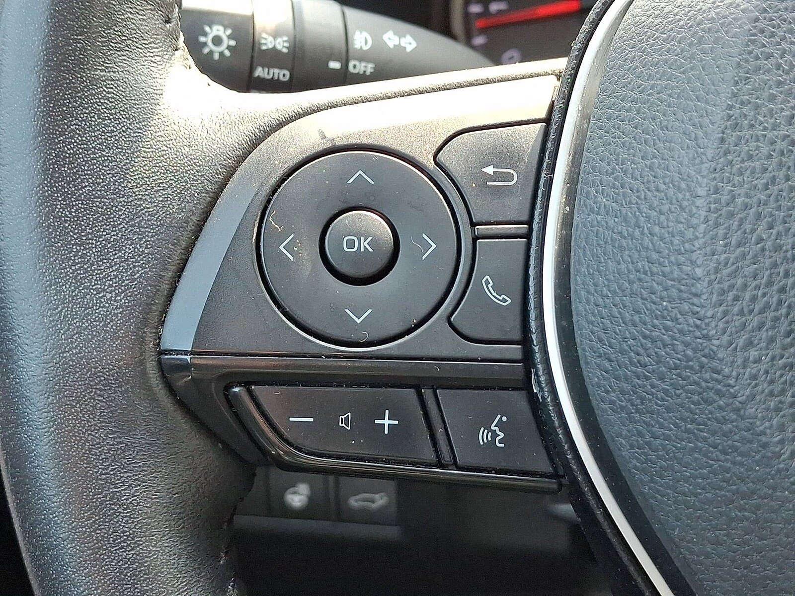 Used 2020 Toyota RAV4 XLE Premium AWD/4WD image 17
