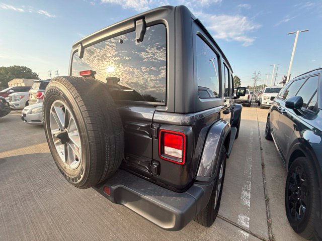 Used 2020 Jeep Wrangler Unlimited Sahara AWD/4WD image 9