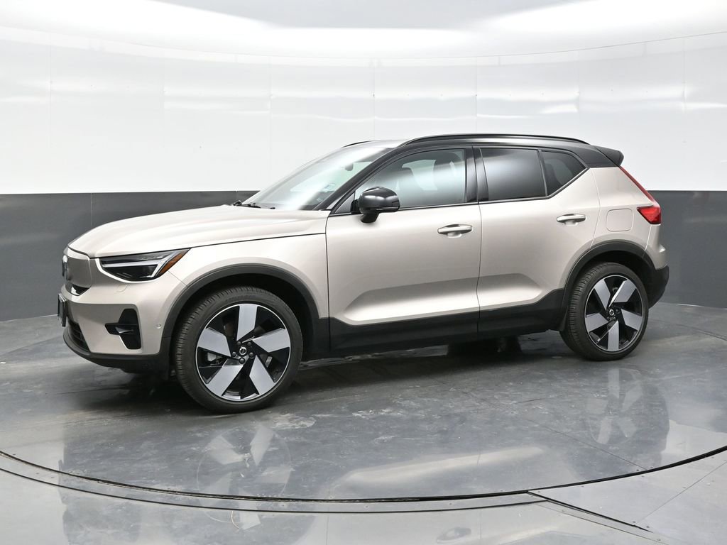 Used 2023 Volvo XC40 Recharge Ultimate image 3