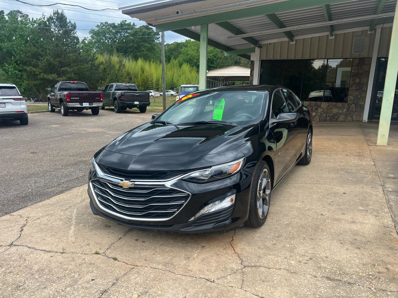 Used 2024 Chevrolet Malibu LT FWD image 2