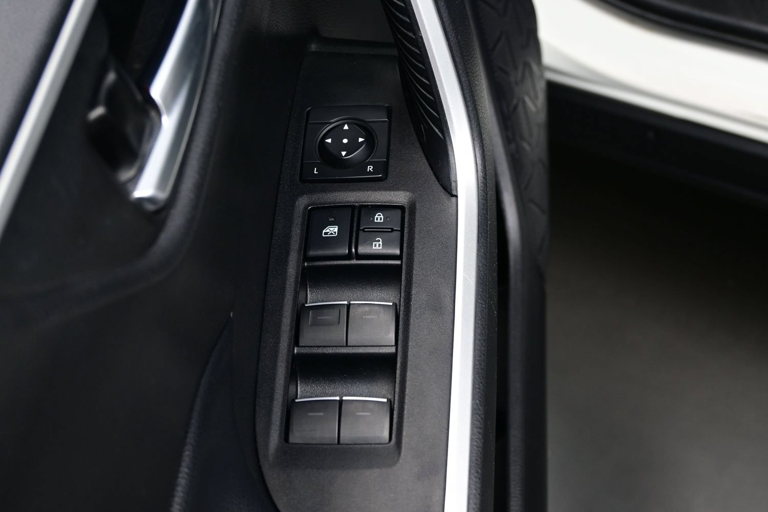 Used 2022 Toyota RAV4 XLE w/ Convenience Package AWD/4WD image 10