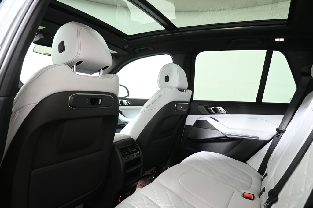 Certified 2024 BMW X5 xDrive50e w/ Premium Package image 33