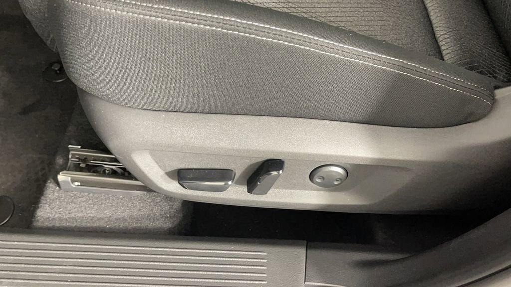 New 2025 Nissan Rogue SV image 30