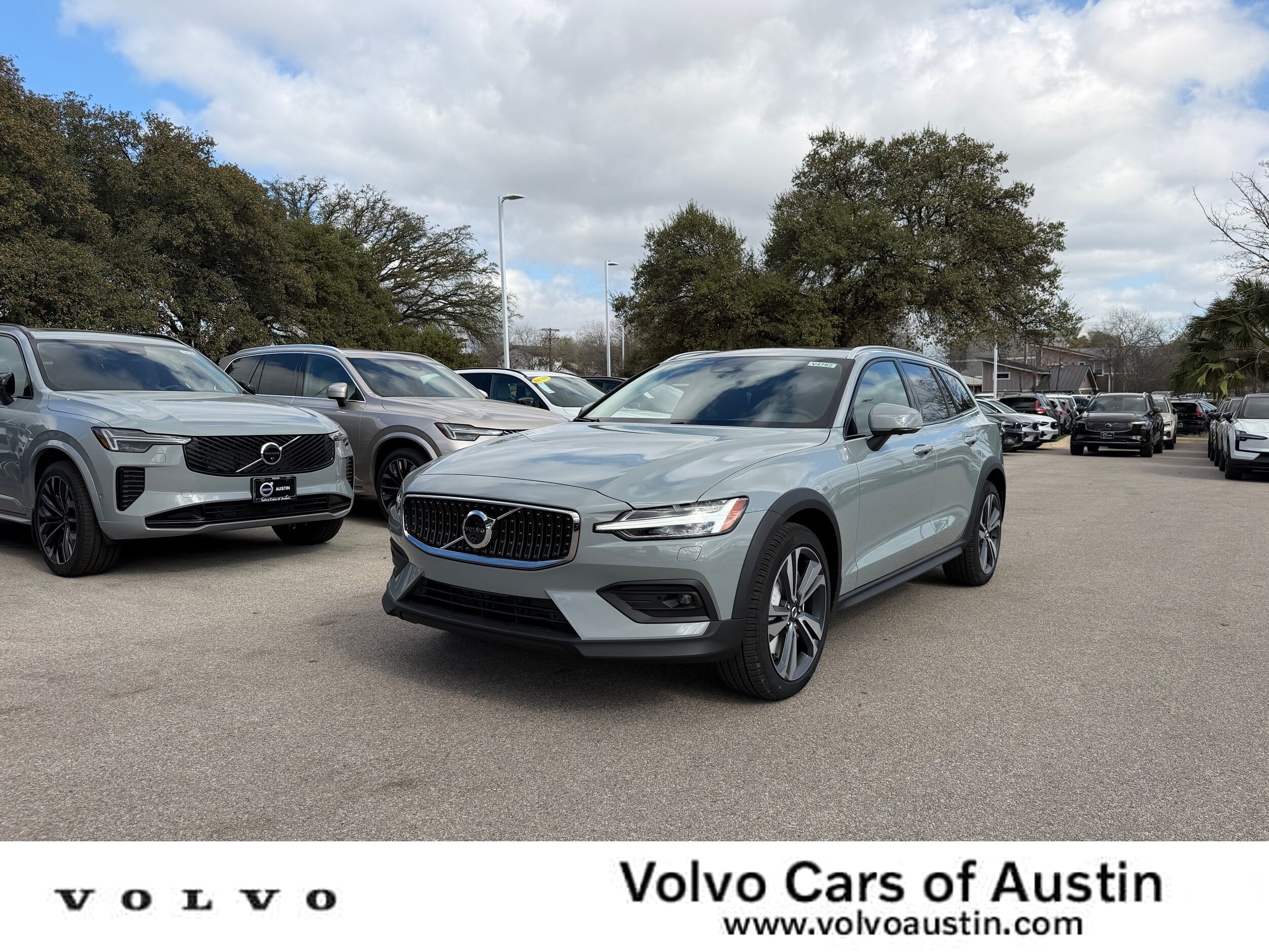 New 2026 Volvo V60 B5 Cross Country Plus w/ Climate Package
