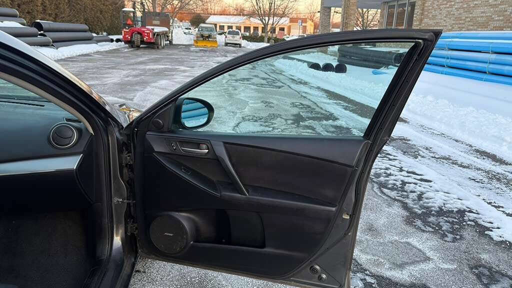 Used 2010 MAZDA MAZDA3 i Touring image 27