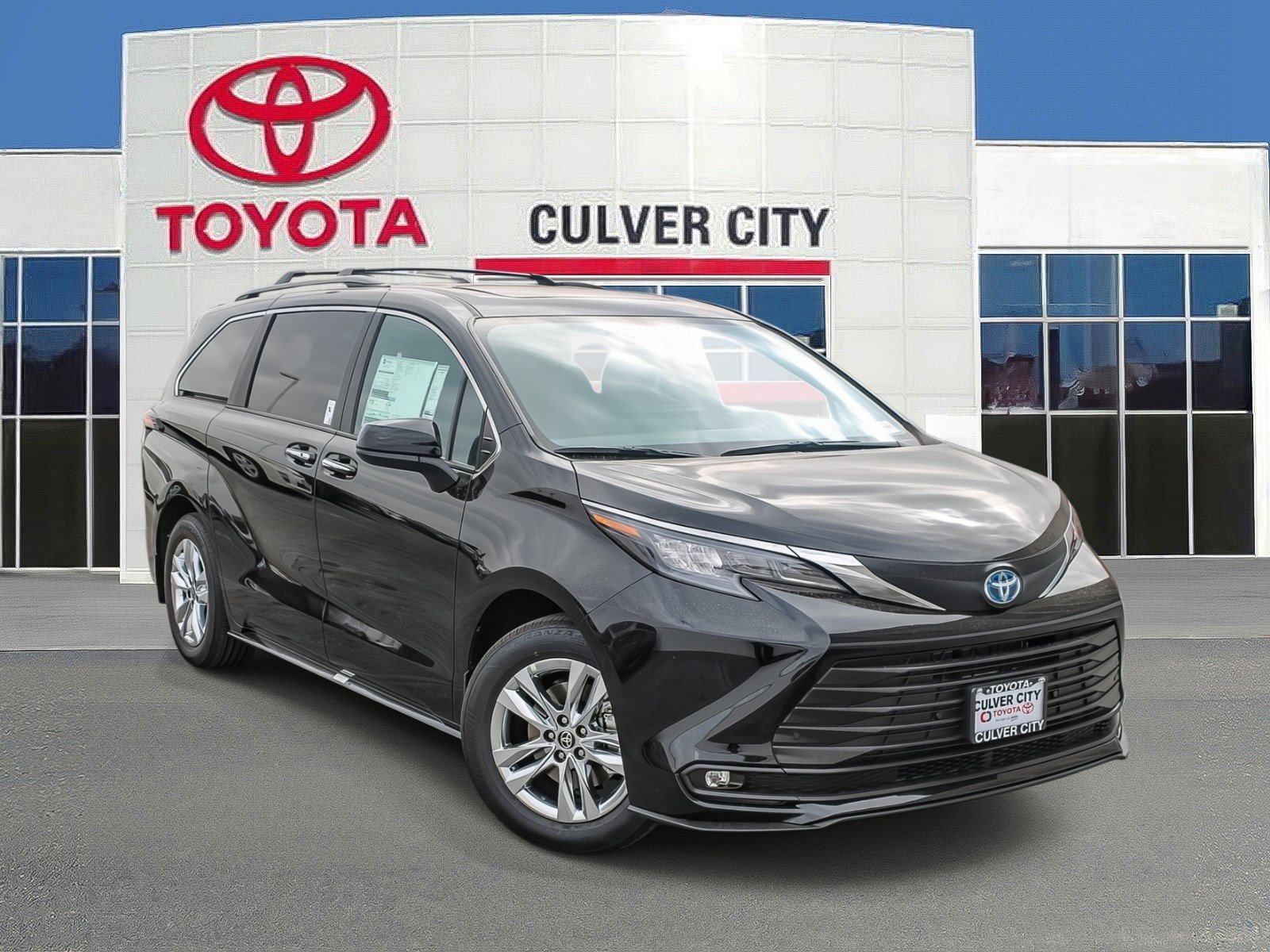 New 2025 Toyota Sienna XLE