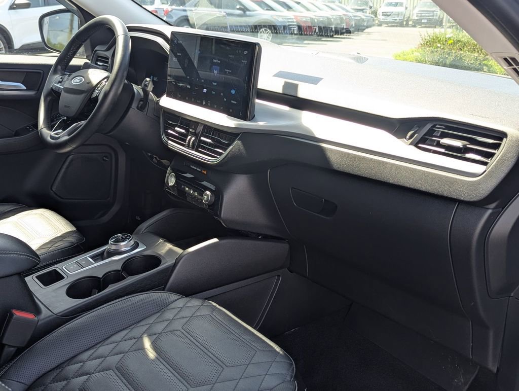 Used 2023 Ford Escape Platinum w/ Premium Technology Package AWD/4WD image 26