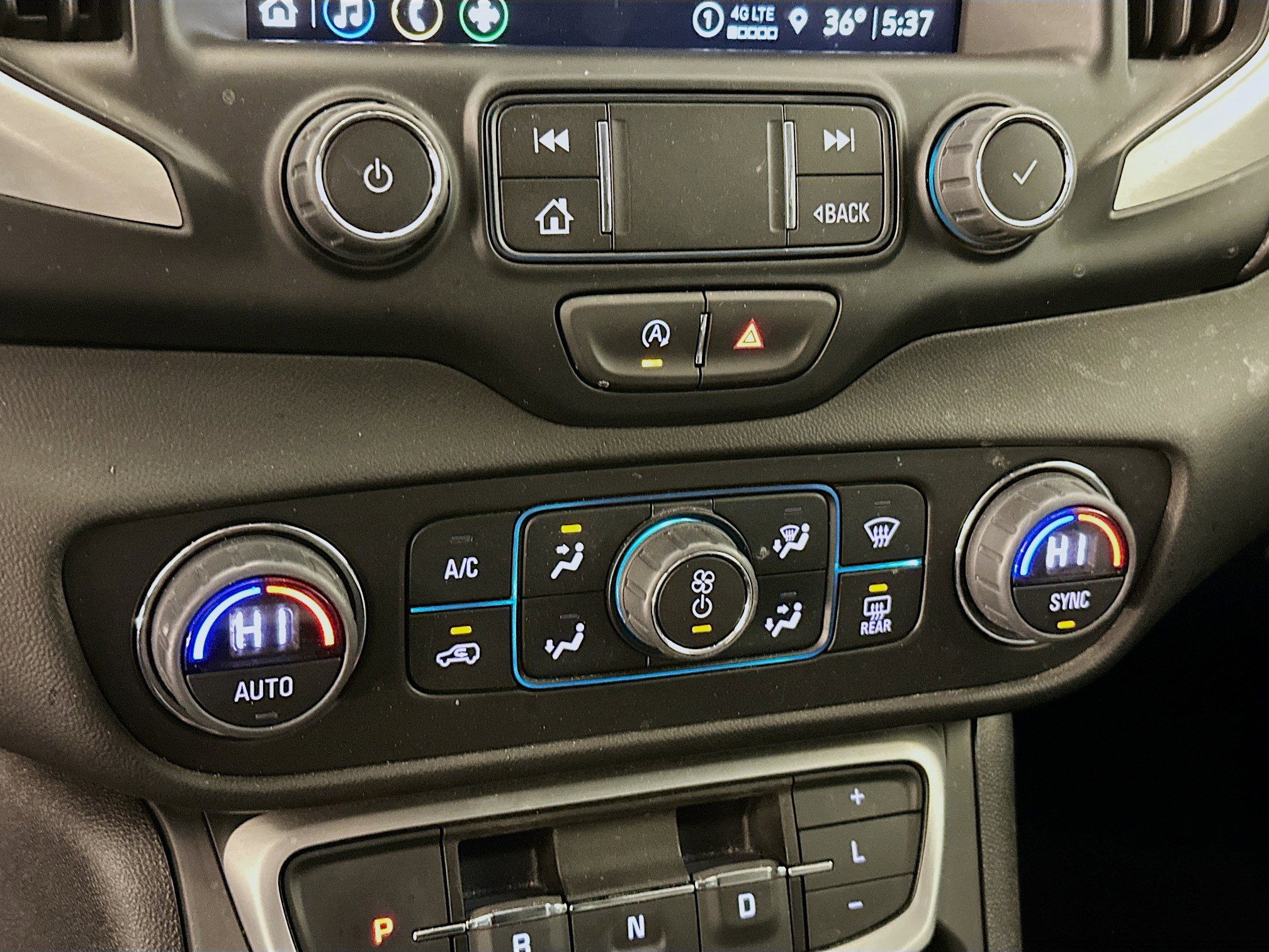 Used 2024 GMC Terrain SLT image 24