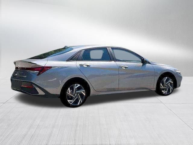 New 2025 Hyundai Elantra Sport FWD image 17