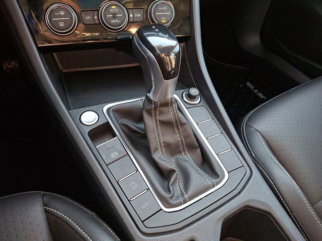 Certified 2023 Volkswagen Jetta SE w/ Panoramic Sunroof Package FWD image 19