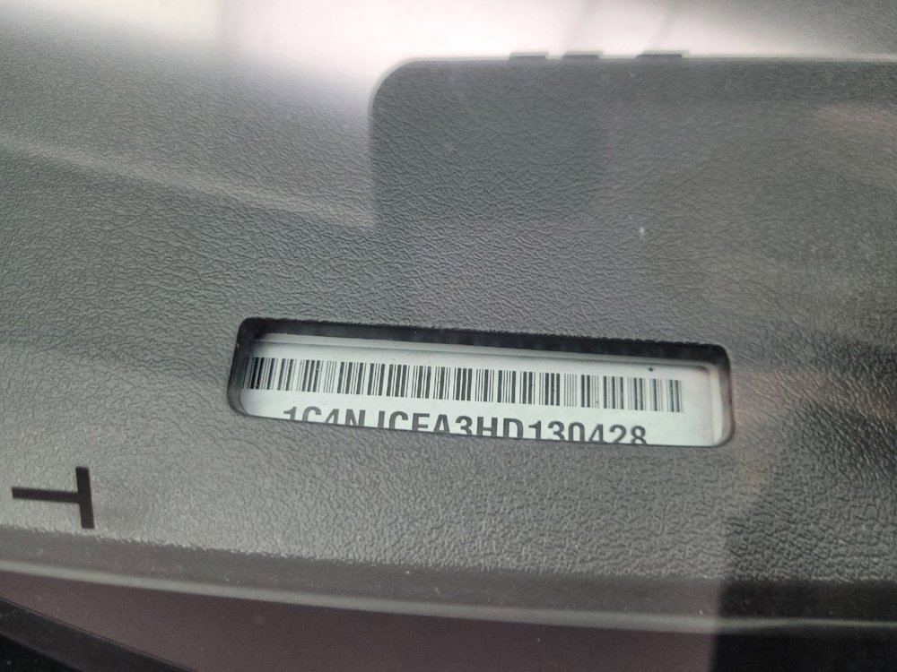 Used 2017 Jeep Compass High Altitude FWD image 33