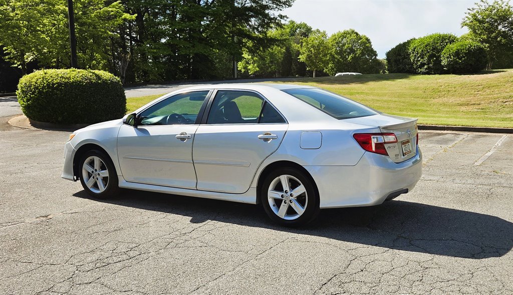 Used 2012 Toyota Camry SE FWD image 15