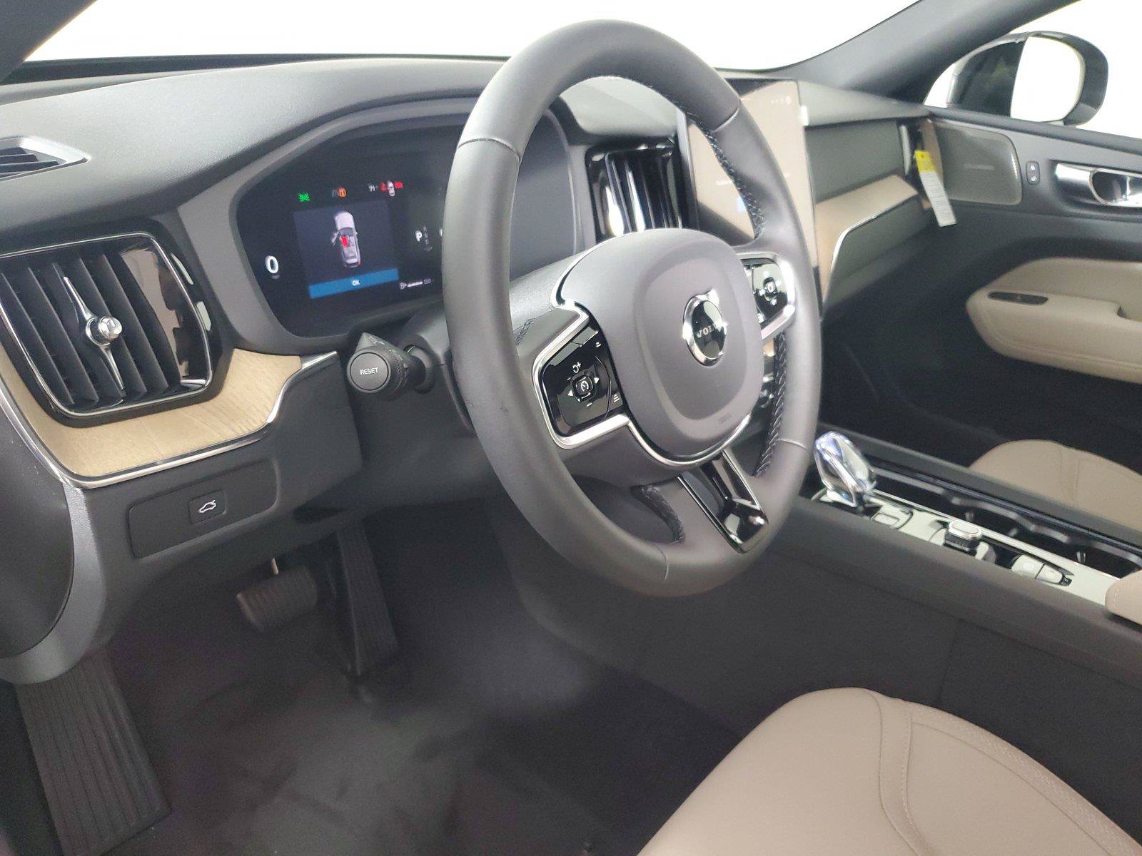 New 2027 Volvo XC60 B5 Plus AWD/4WD image 24