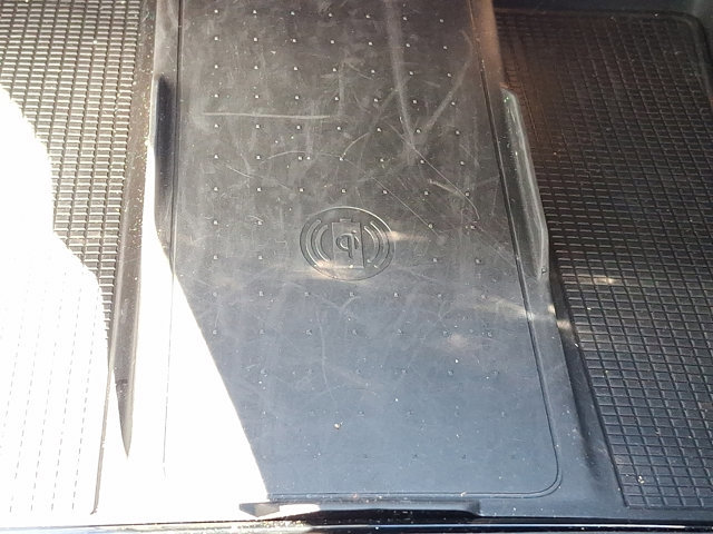 Used 2025 Volvo XC40 B5 Plus image 24