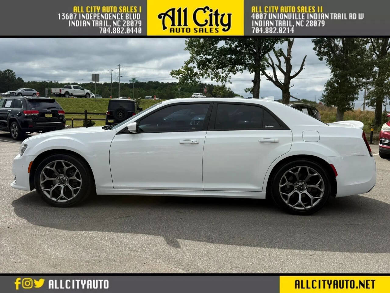 Used 2018 Chrysler 300 S w/ 300S Premium Group RWD image 4