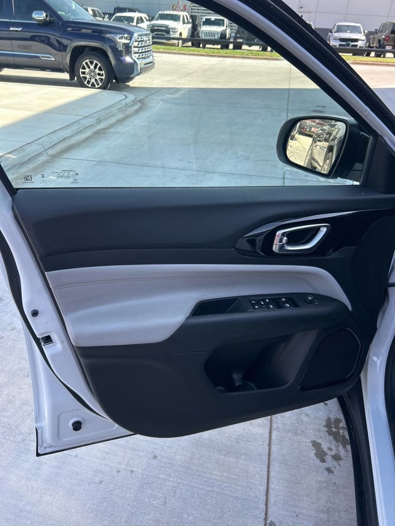 Used 2024 Jeep Compass Limited image 6