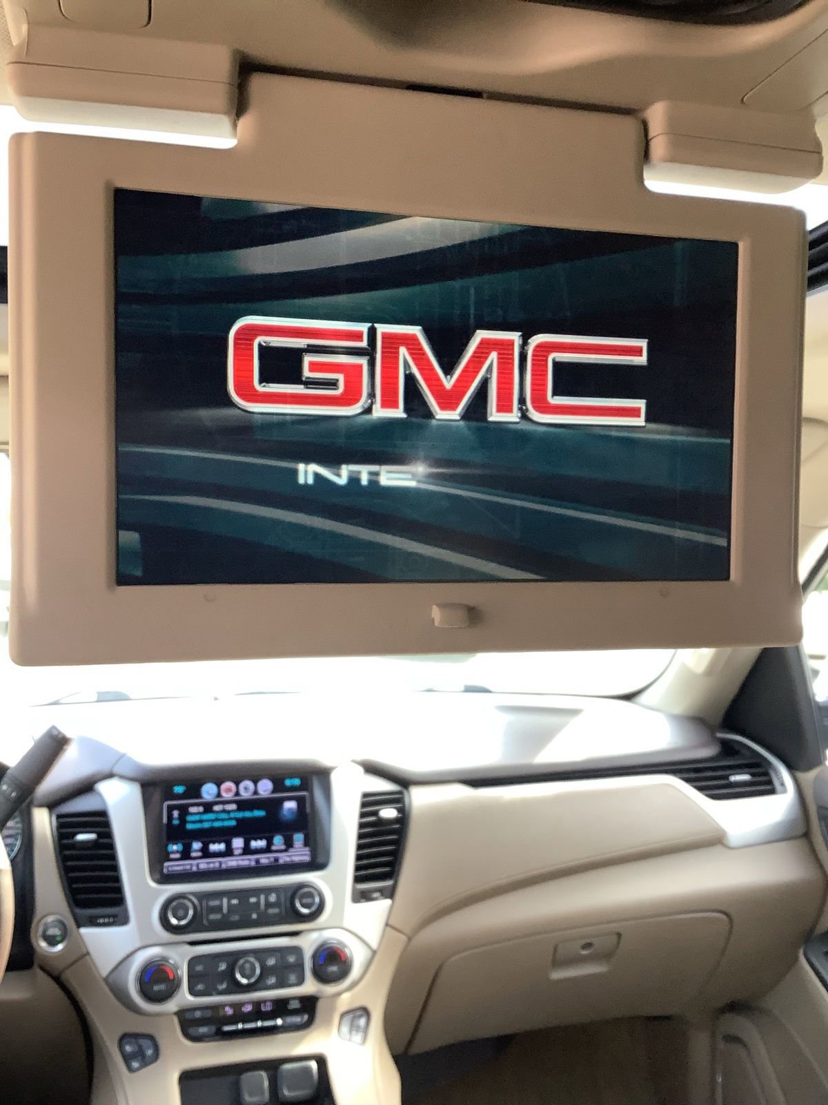 Used 2018 GMC Yukon XL SLT w/ Open Road Package image 16