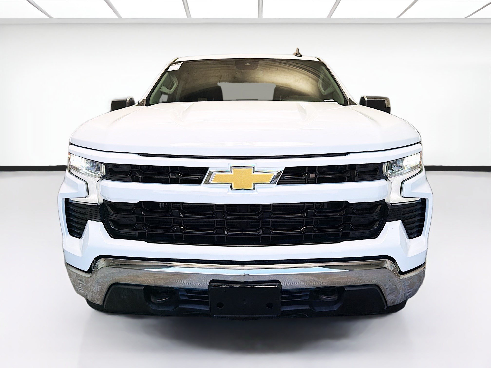 Used 2025 Chevrolet Silverado 1500 LT AWD/4WD image 2