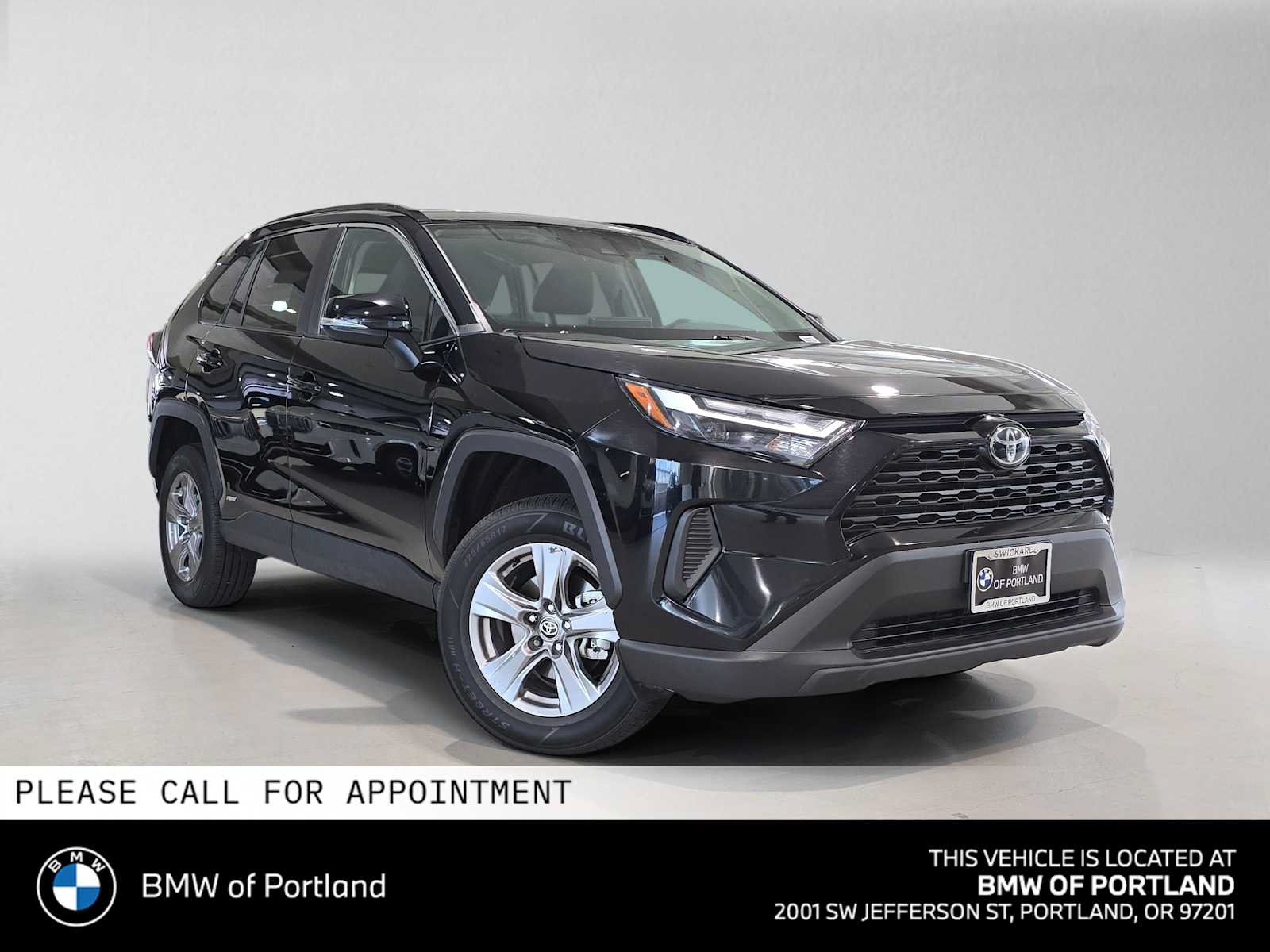 Used 2025 Toyota RAV4 XLE AWD/4WD image 1