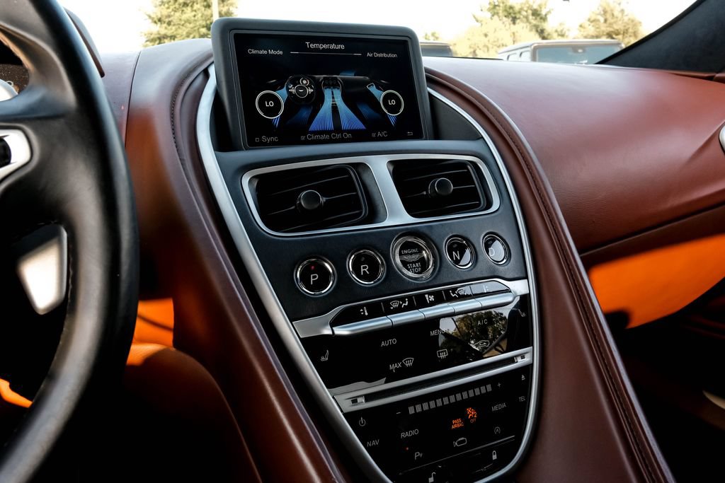 Used 2019 Aston Martin DB11 Volante RWD image 29