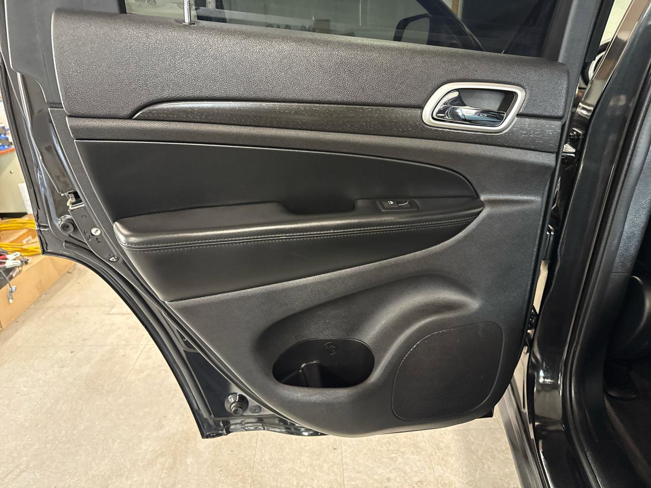 Used 2015 Jeep Grand Cherokee Altitude image 38