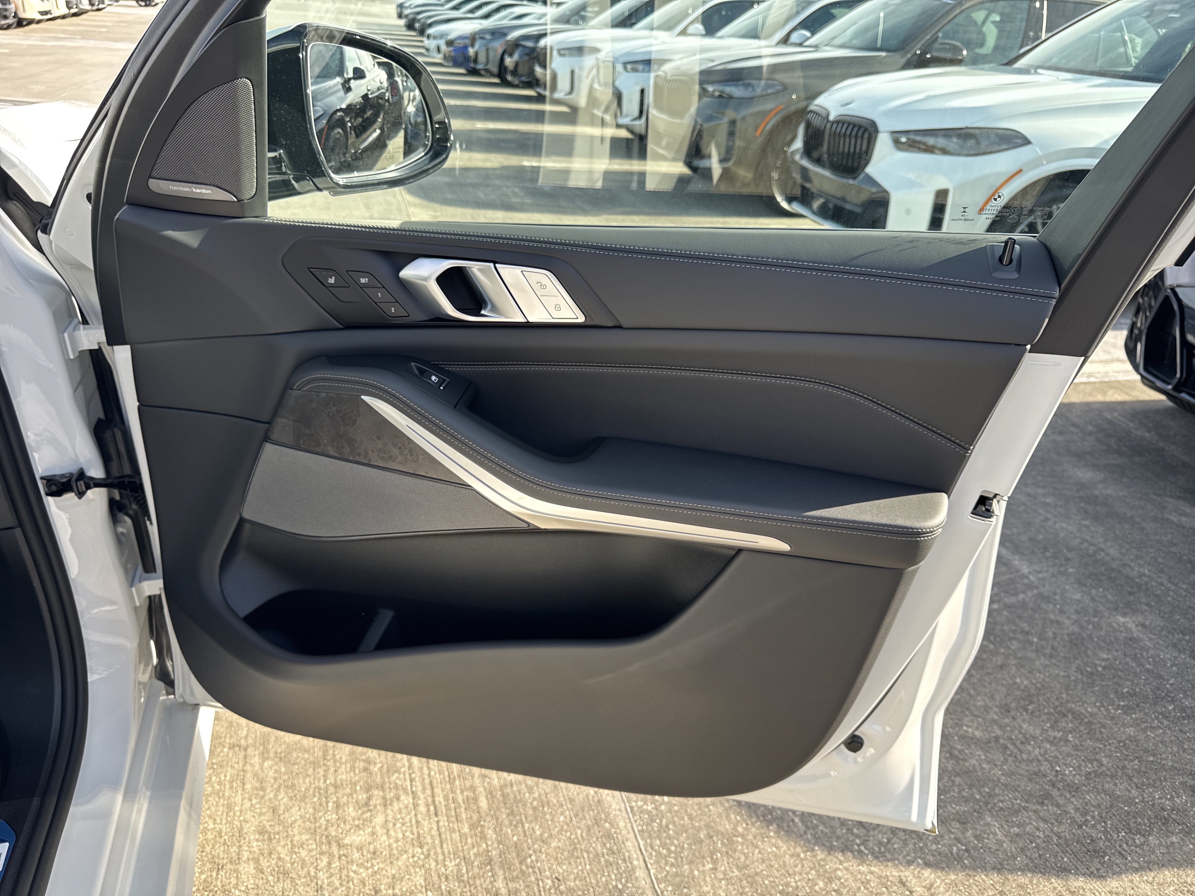 New 2027 BMW X7 xDrive40i w/ Executive Package AWD/4WD image 8