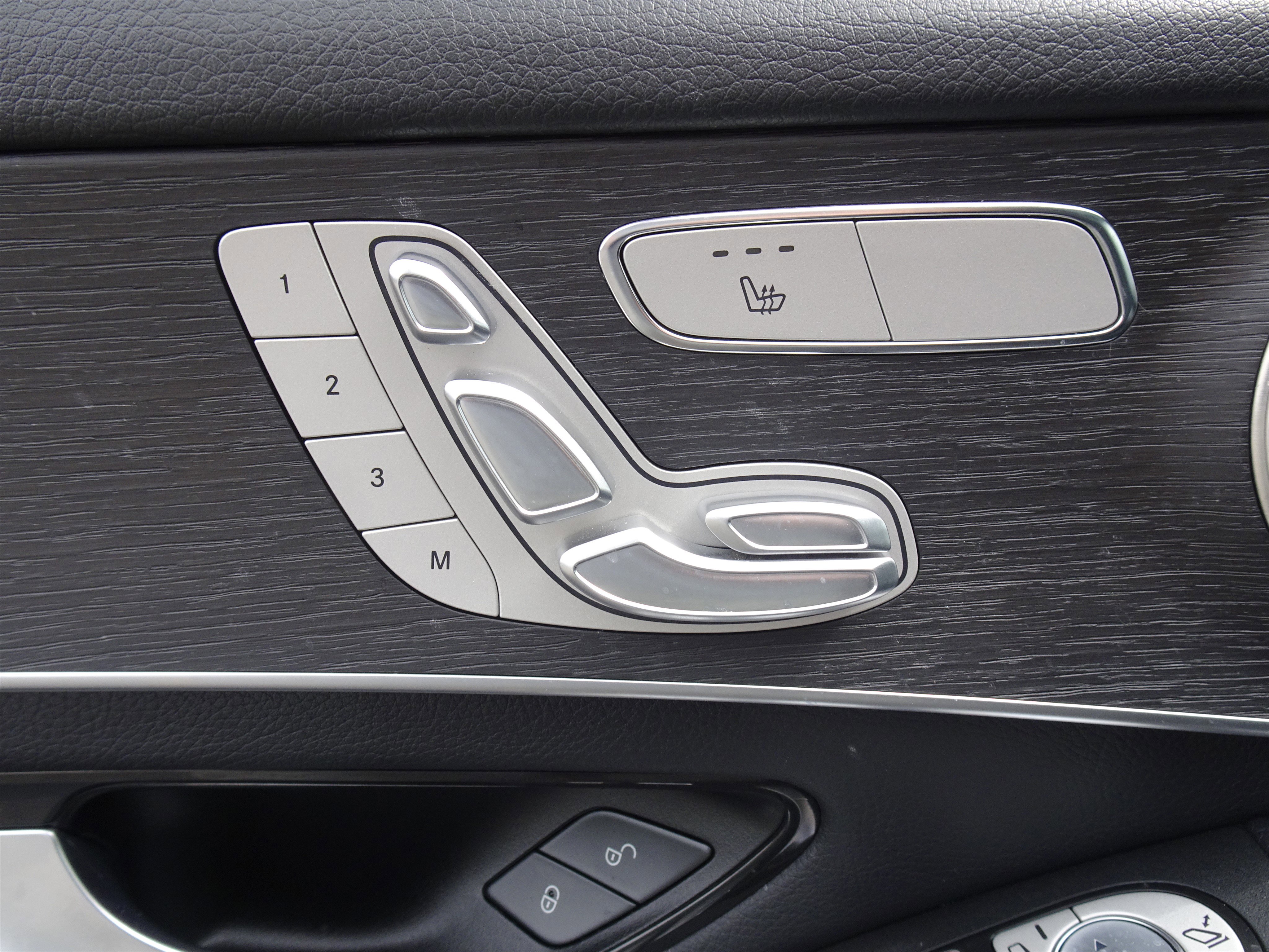 Used 2021 Mercedes-Benz GLC 300 4MATIC image 13