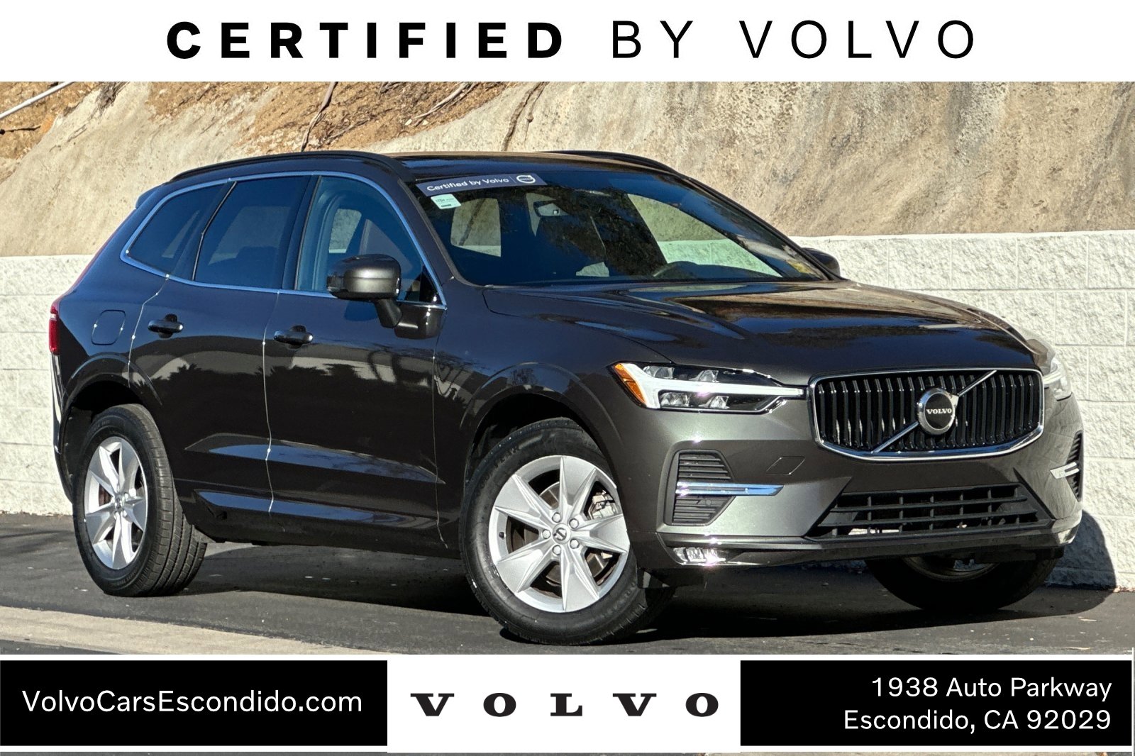 Certified 2022 Volvo XC60 B5 Momentum image 1
