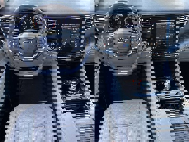 Used 2024 Jeep Wagoneer L Series II image 12