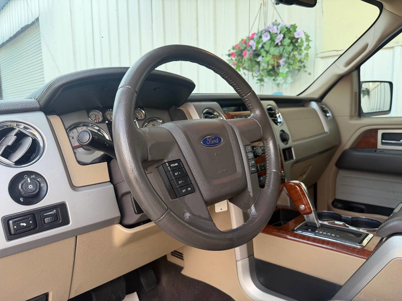 Used 2010 Ford F150 Lariat RWD image 14