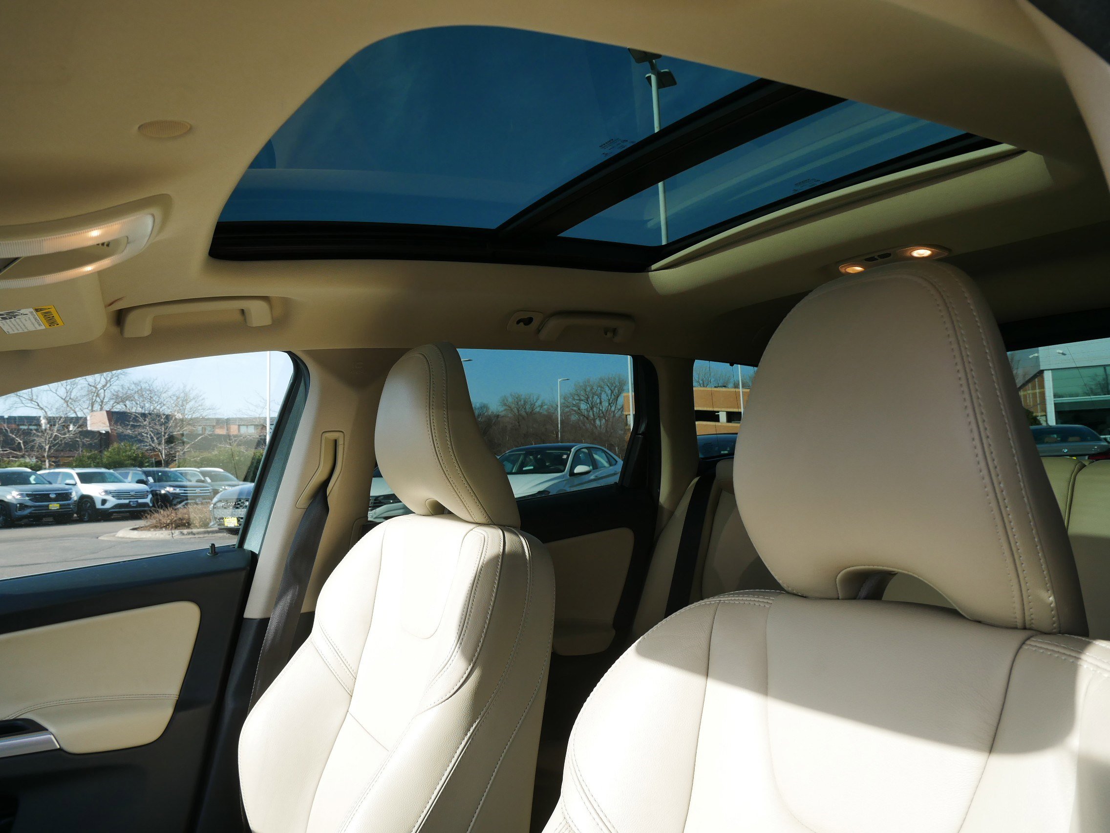 Used 2017 Volvo XC60 T6 Dynamic w/ Preferred Option Package image 29