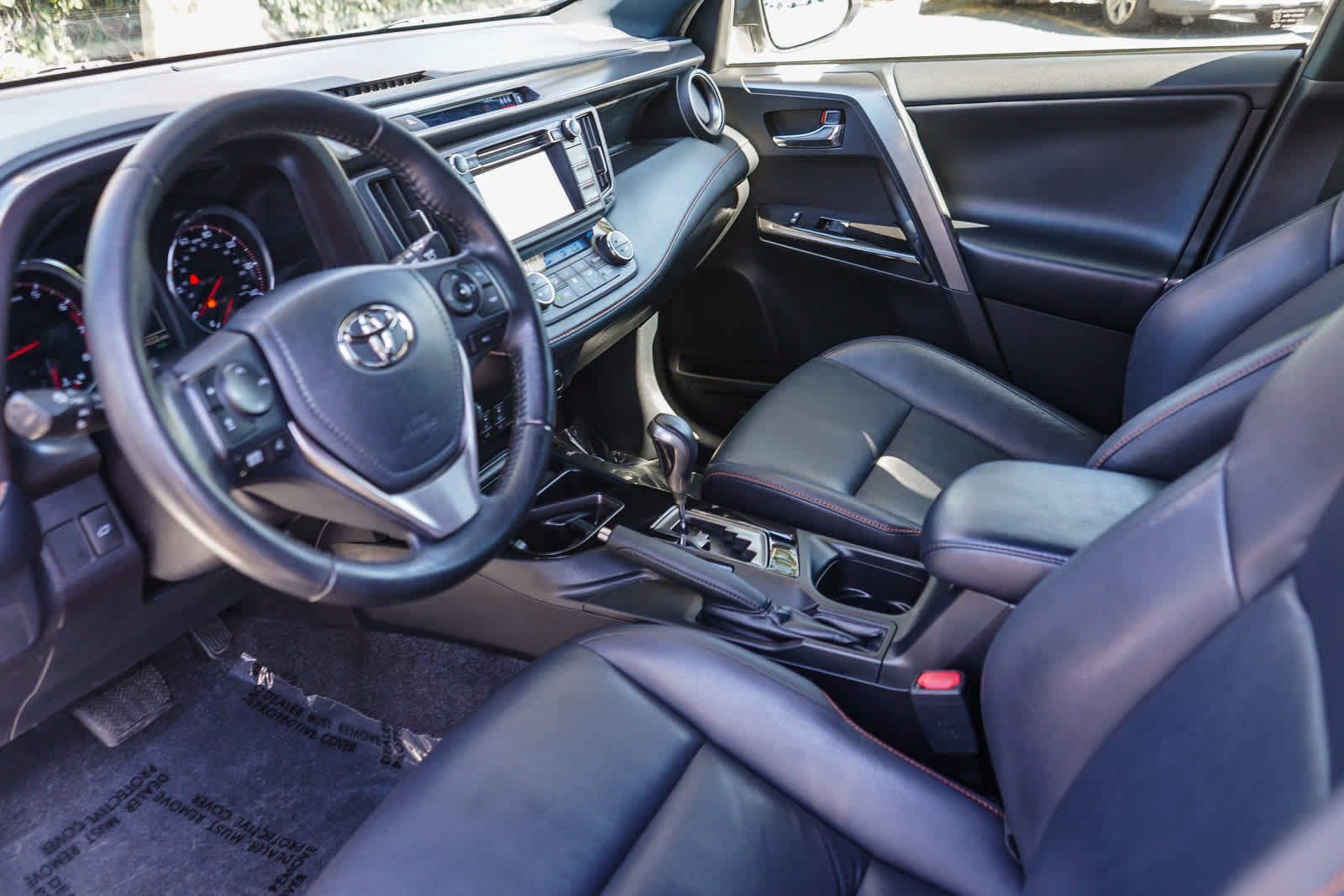 Used 2018 Toyota RAV4 SE w/ Power Extra Value Package FWD image 19