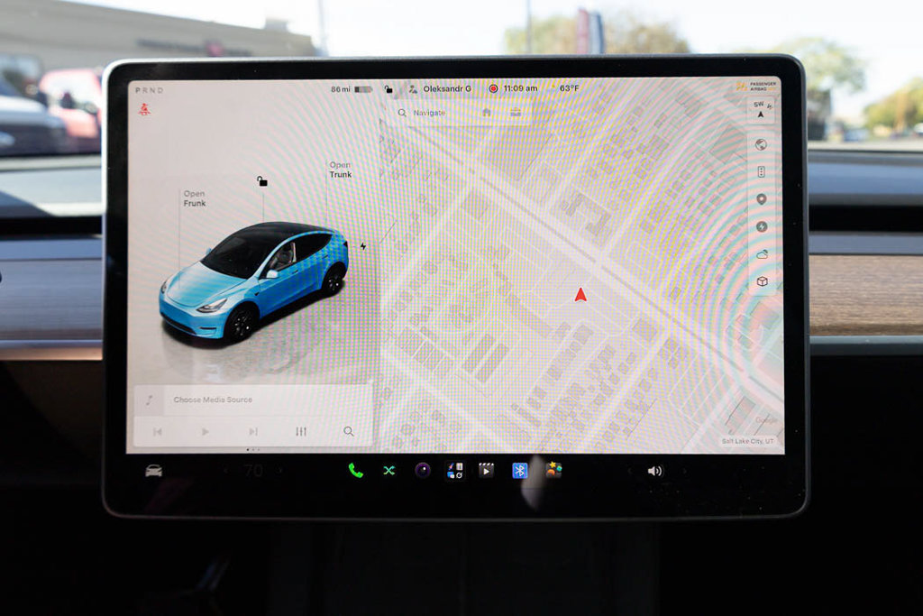 Used 2024 Tesla Model Y Long Range AWD/4WD image 5