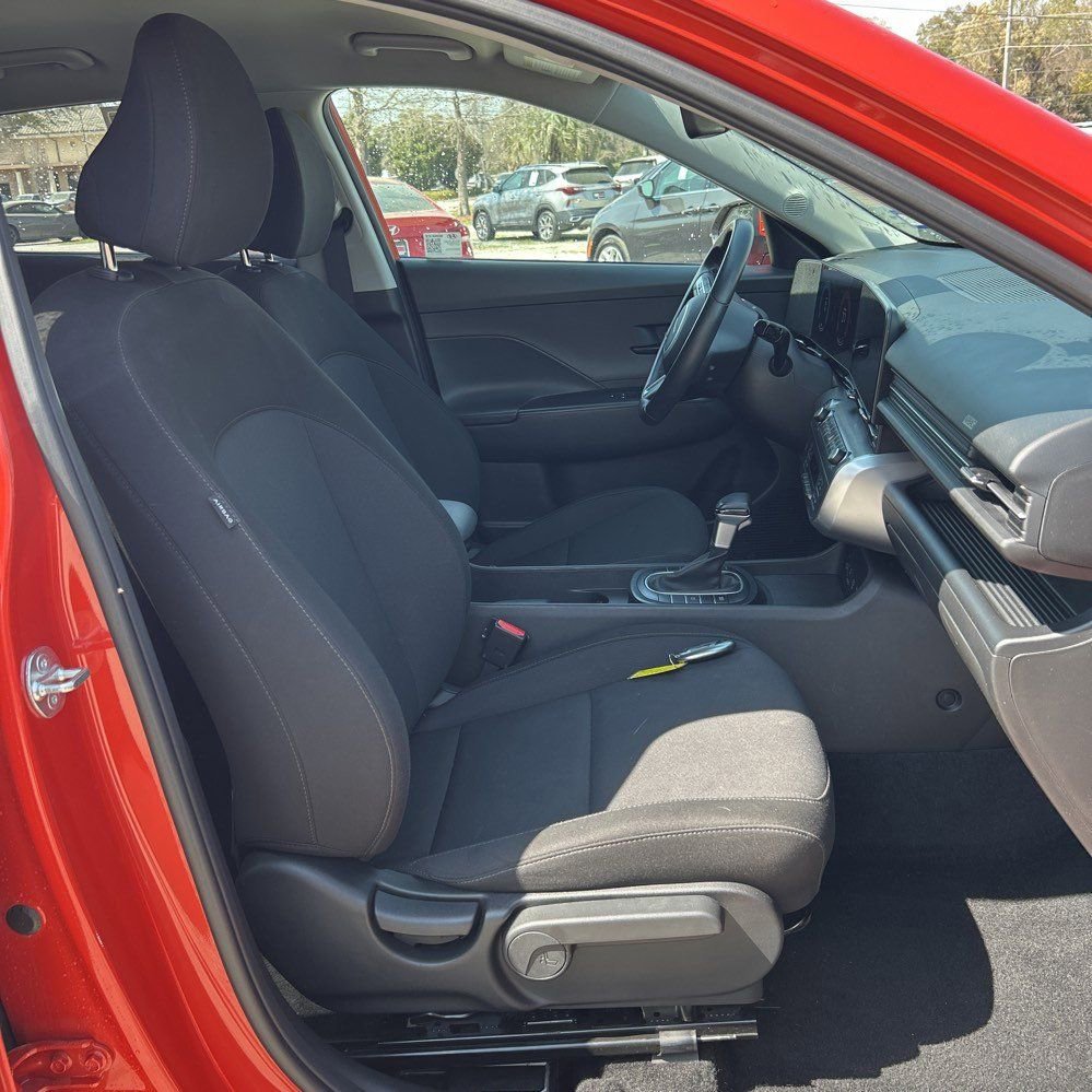 Used 2025 Hyundai Kona SEL image 8