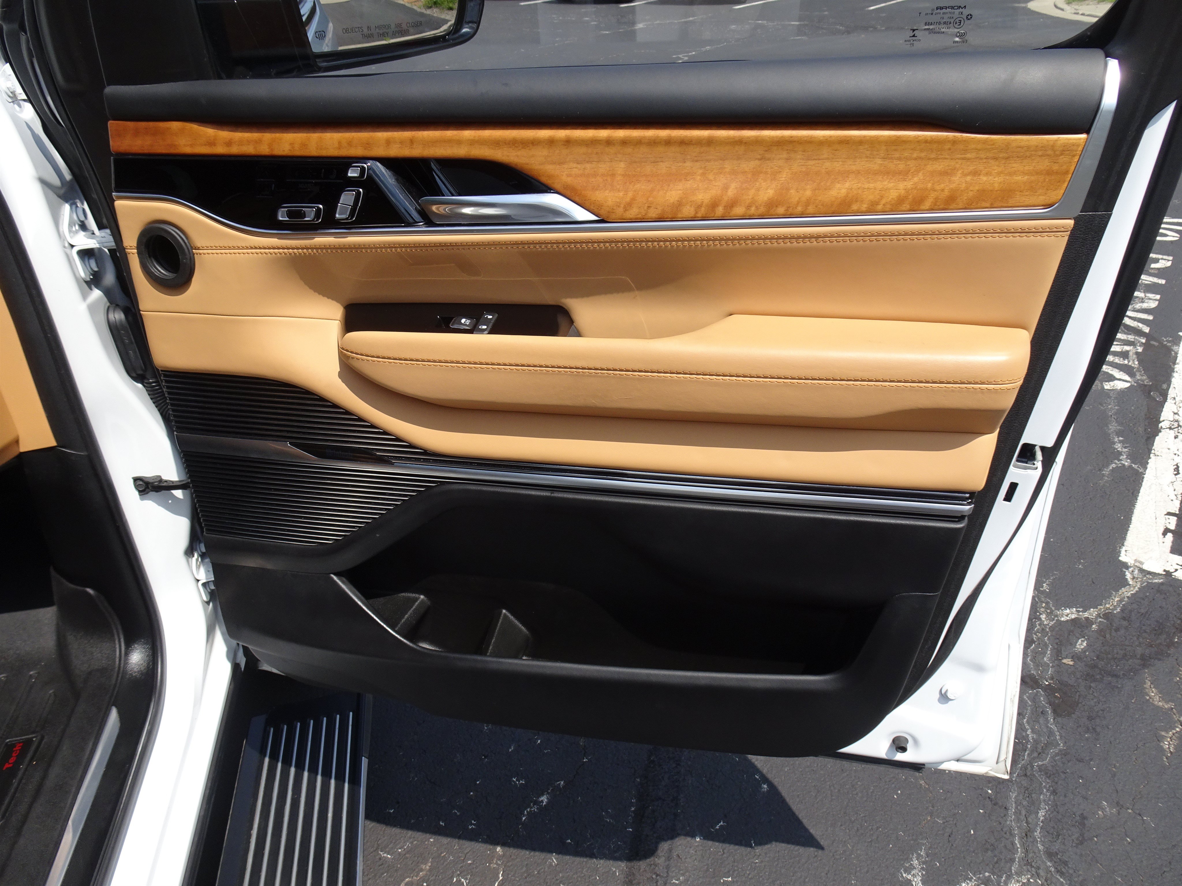 Used 2022 Jeep Grand Wagoneer Series III w/ HD Trailer Tow Package AWD/4WD image 22