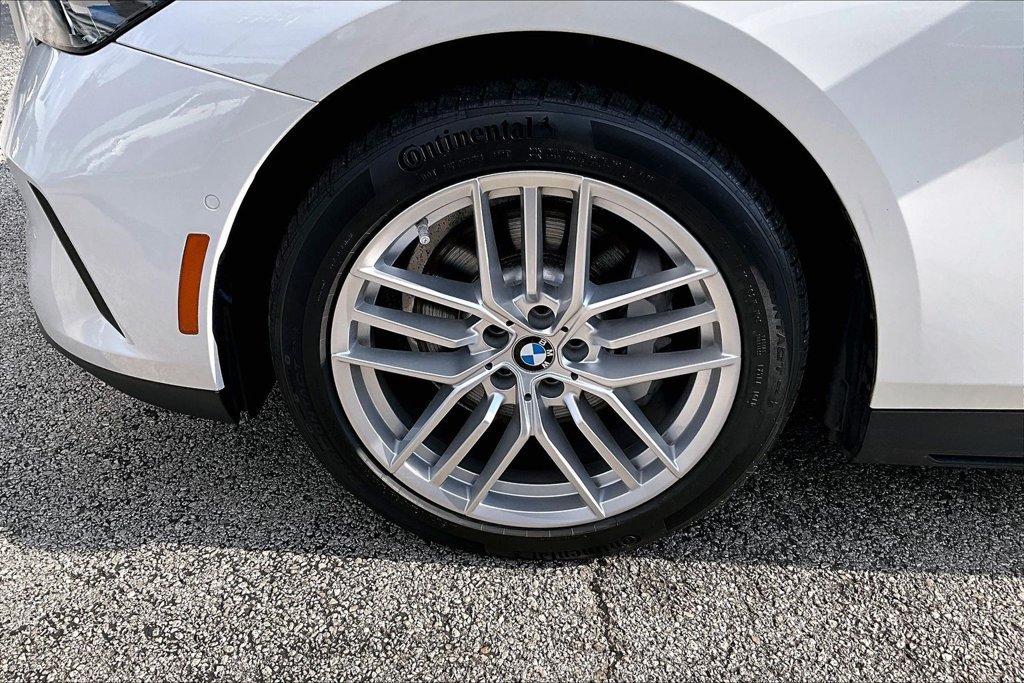 Used 2025 BMW 530i w/ Premium Package RWD image 11