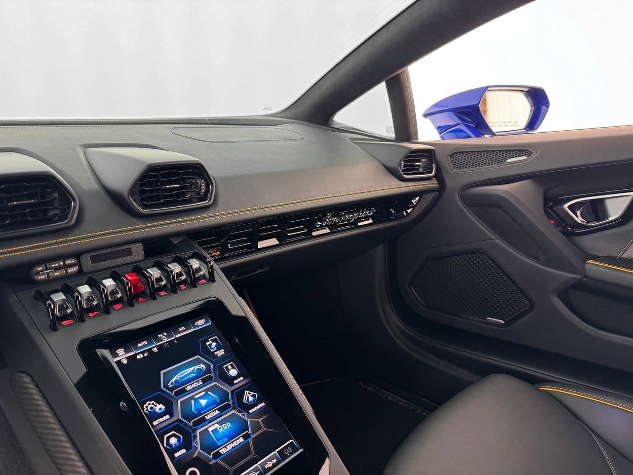 Used 2020 Lamborghini Huracan EVO image 24