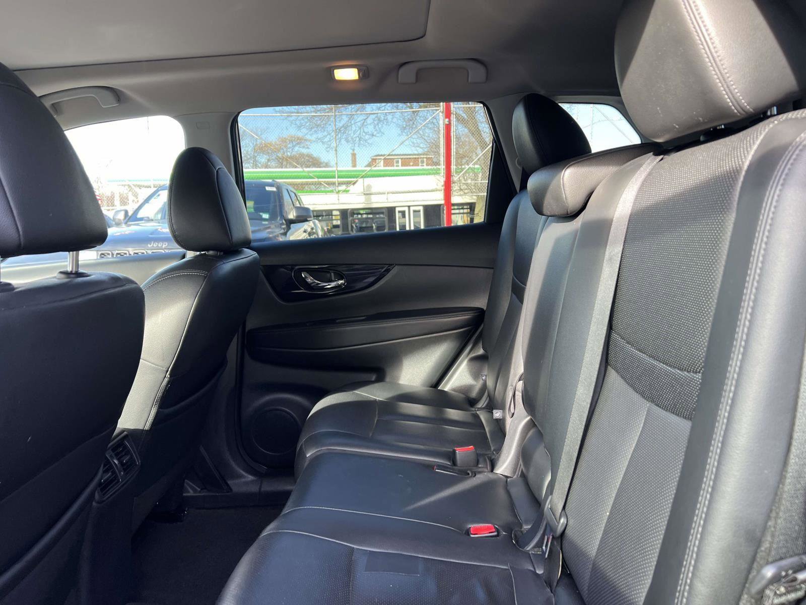 Used 2020 Nissan Rogue SL w/ Premium Package image 13