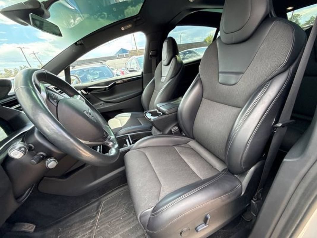Used 2017 Tesla Model X 90D AWD/4WD image 4