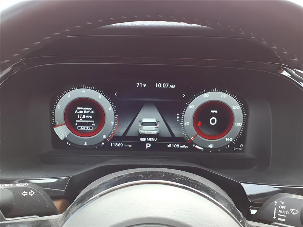 Used 2025 Nissan Pathfinder Platinum image 17