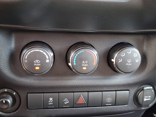Used 2017 Jeep Wrangler Unlimited Sahara w/ Dual Top Group AWD/4WD image 15