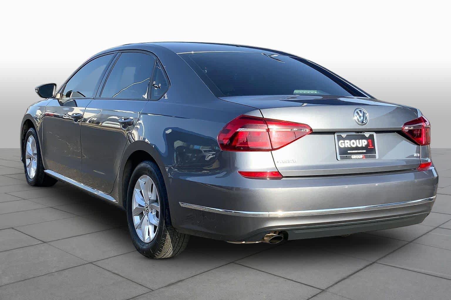 Used 2018 Volkswagen Passat 2.0T S FWD image 12